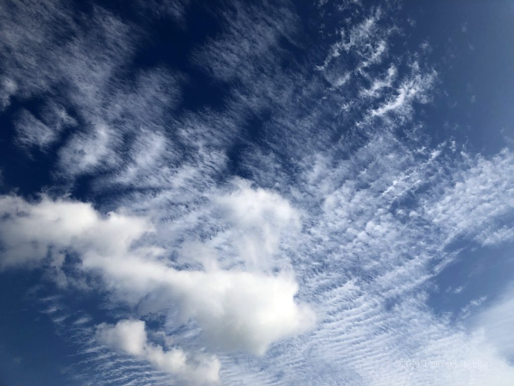 綺麗な美しい空の風景画像 高画質 雲と青空 飛行機雲 夕焼け 英語