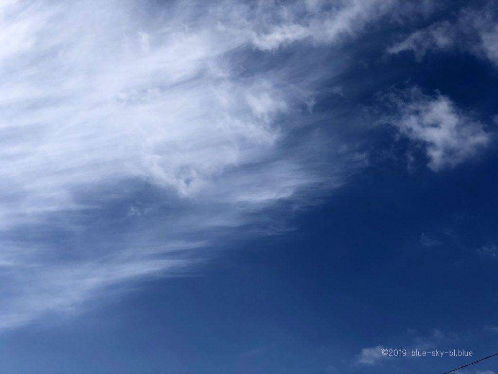 綺麗な美しい空の風景画像 高画質 雲と青空 飛行機雲 夕焼け 英語